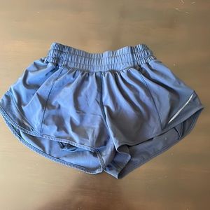 Lululemon Hotty Hot 2.5” Low-Rise Shorts - Size 4 - Blue